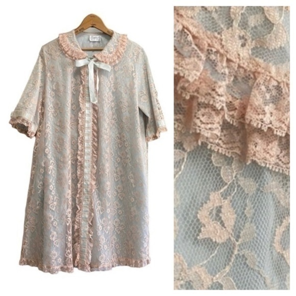 Vintage 1960’s Best & Co. Odette Barsa Blue Pink Lace Overlay Satin Robe Small